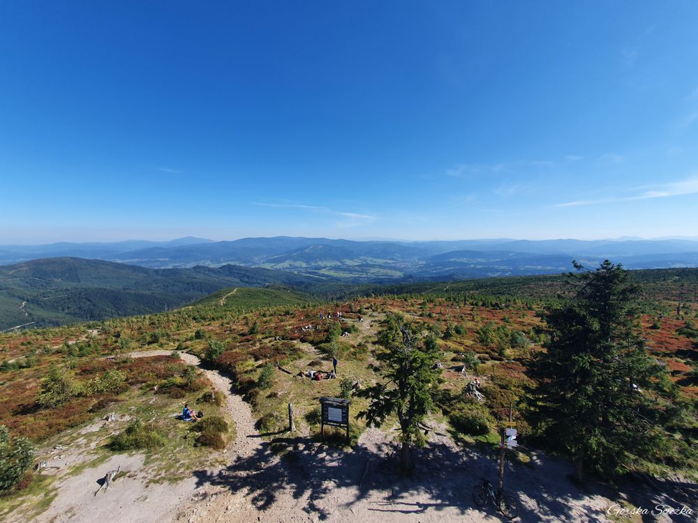 Barania Góra przez Malinowską Skałę: Panorama z platformy widokowej na Baraniej Górze
