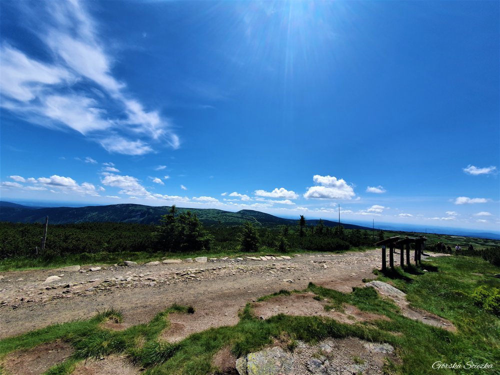Śnieżne Kotły w Karkonoszach: Widok na czeską stronę Karkonoszy