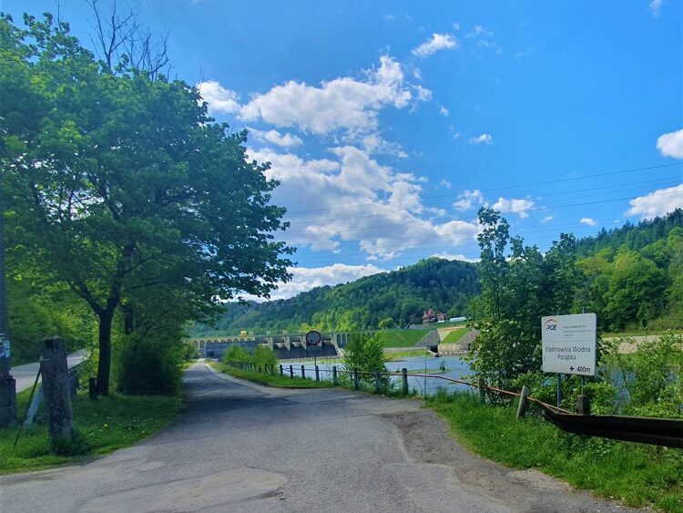 Zapora Porąbka: Parking przy Zaporze Porąbka