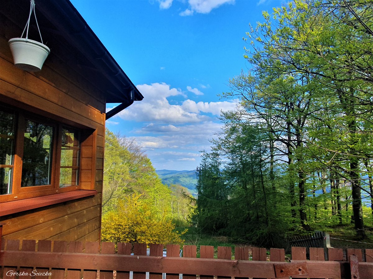 Hrobacza Łąka: Widok z Domu Turystyczno - Rekolekcyjnego „Hrobacza Łąka”