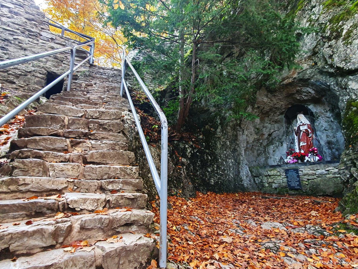 Zamek Pieniński: Posążek św. Kingi