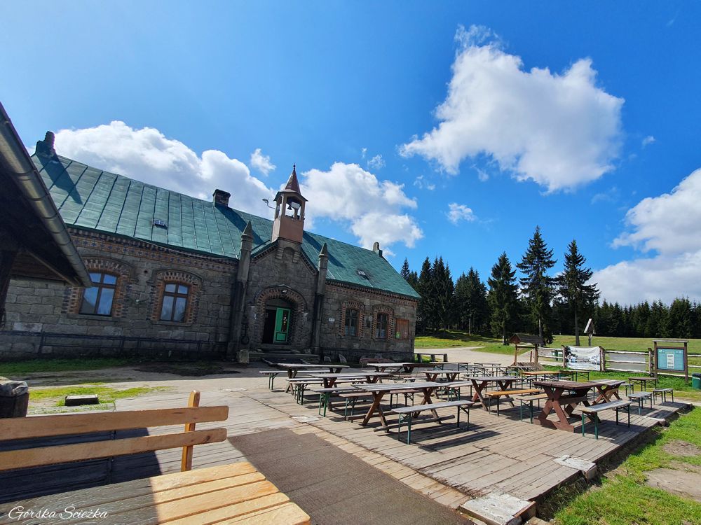 Stacja Turystyczna Orle - widok od frontu