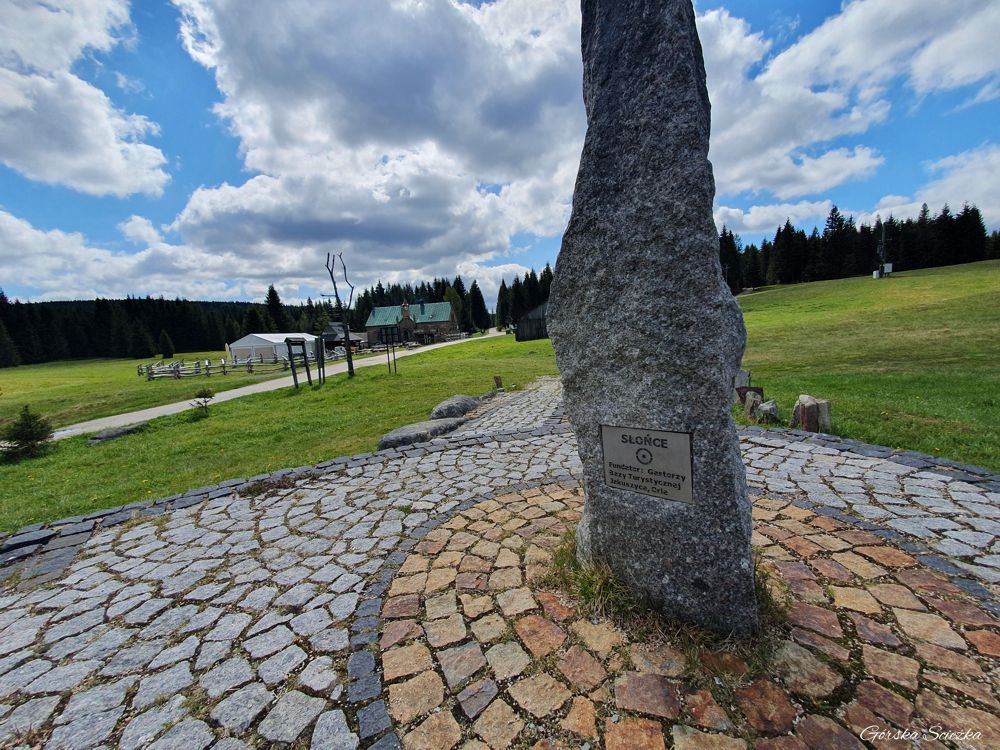 Stacja Turystyczna Orle: Początek astrościeżki przy Schronisku Orle