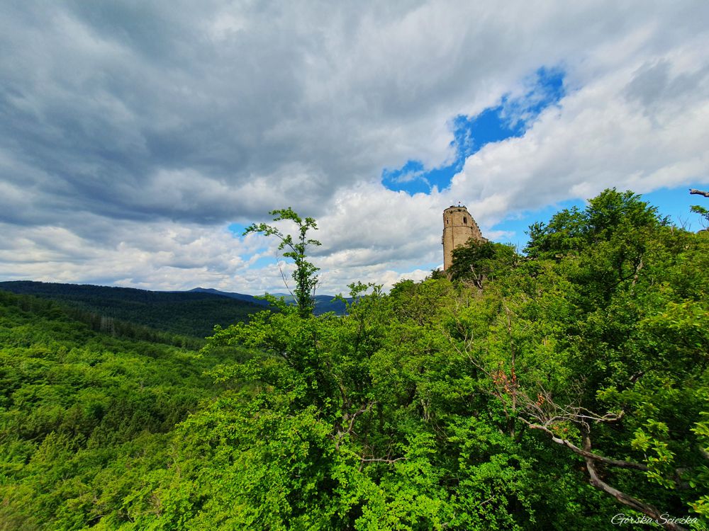 Zamek Chojnik: Panorama na zamek z punktu widokowego