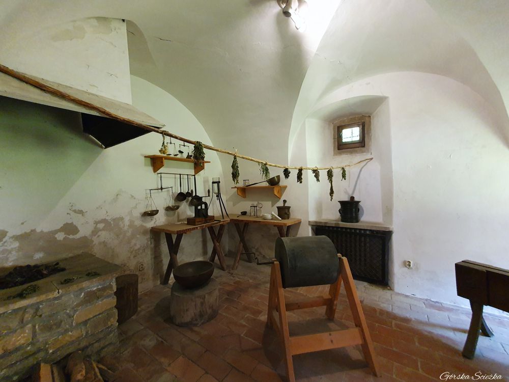 Czerwony Klasztor: Miejsce pracy w Domu Mnicha