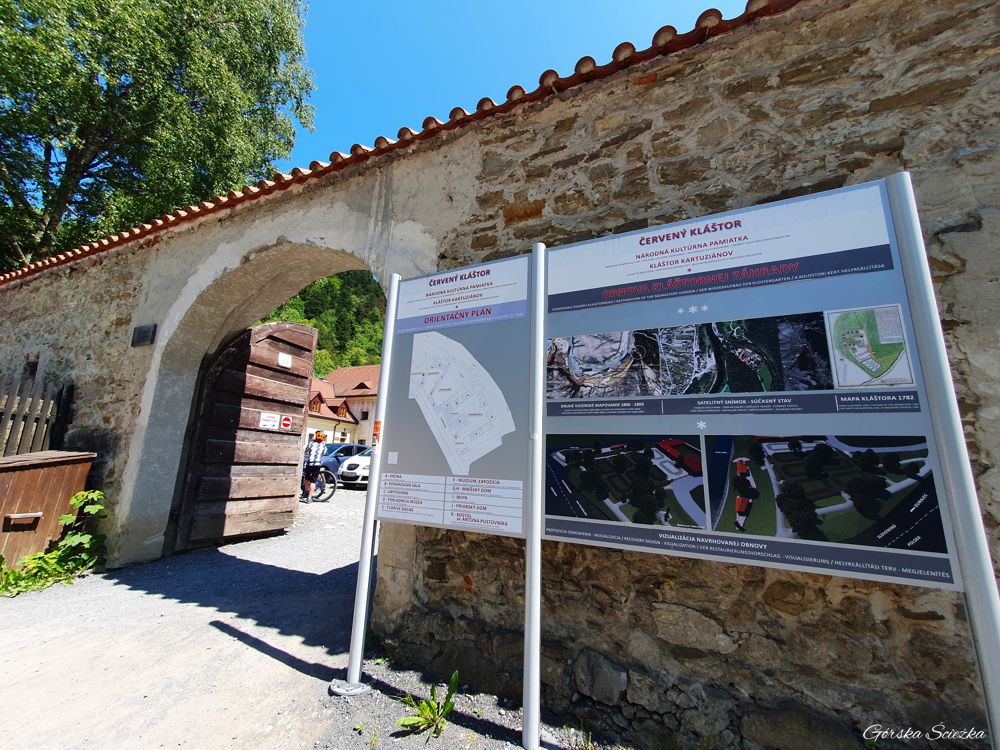 Czerwony Klasztor: Główne wejście do Czerwonego Klasztoru