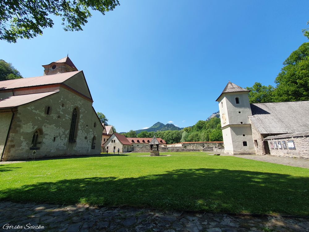 Czerwony Klasztor: Dziedziniec Czerwonego Klasztoru