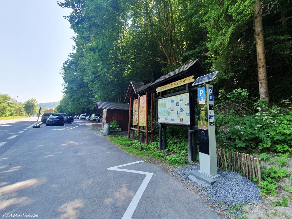 Parking przy Czerwonym Klasztorze