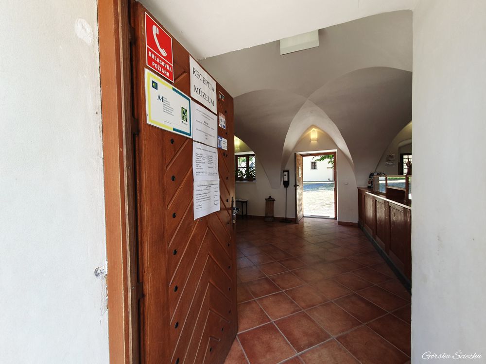 Czerwony Klasztor: Wejście do Muzeum Czerwonego Klasztoru
