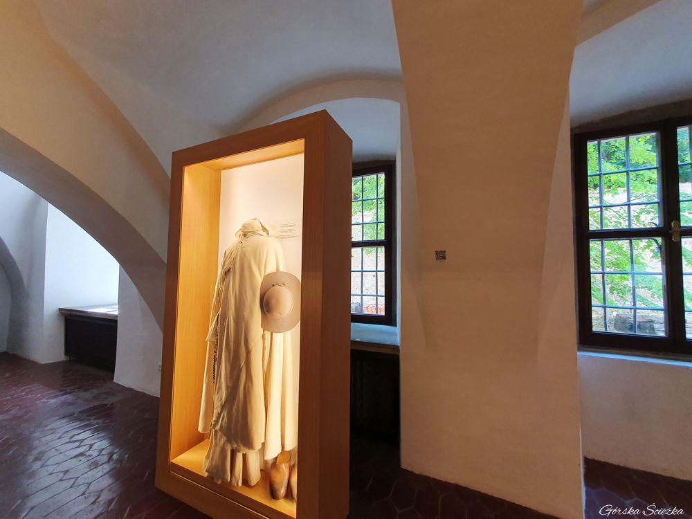 Czerwony Klasztor: Strój Klasztorny