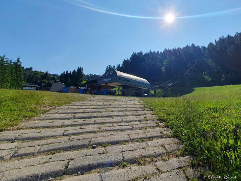 Góra Wdżar: Dolna stacja kolejki krzesełkowej