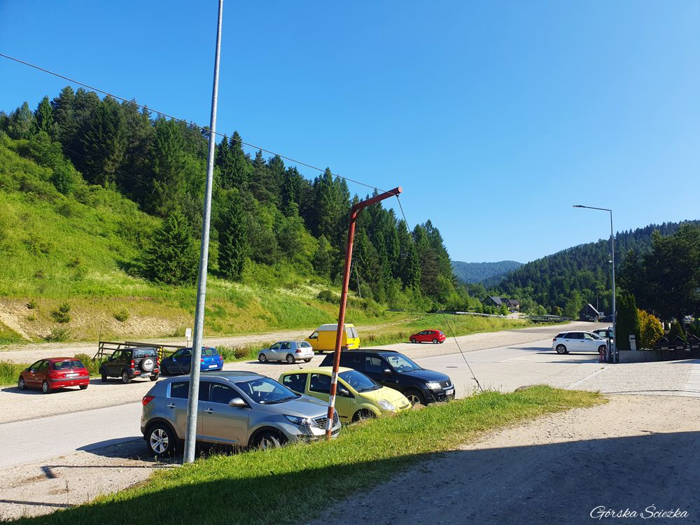 Góra Wdżar: Parking przy początku ścieżki przyrodniczej