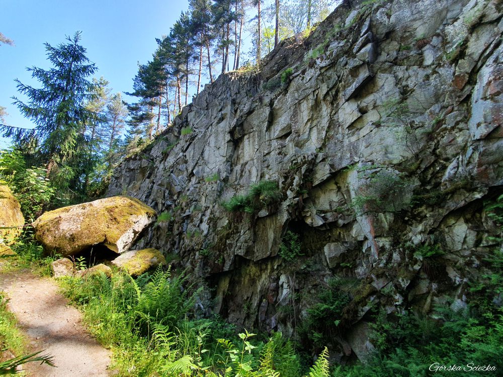 Góra Wdżar: Widok na ścianę Kamieniołomu
