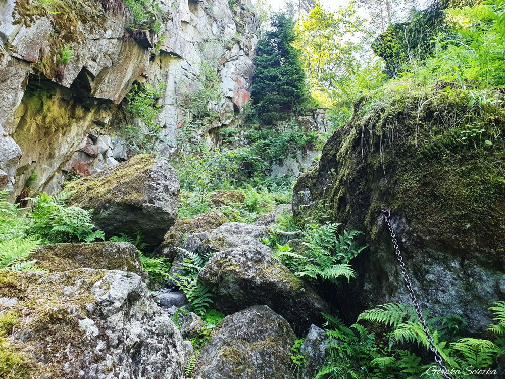 Góra Wdżar: Łańcuchy na trasie