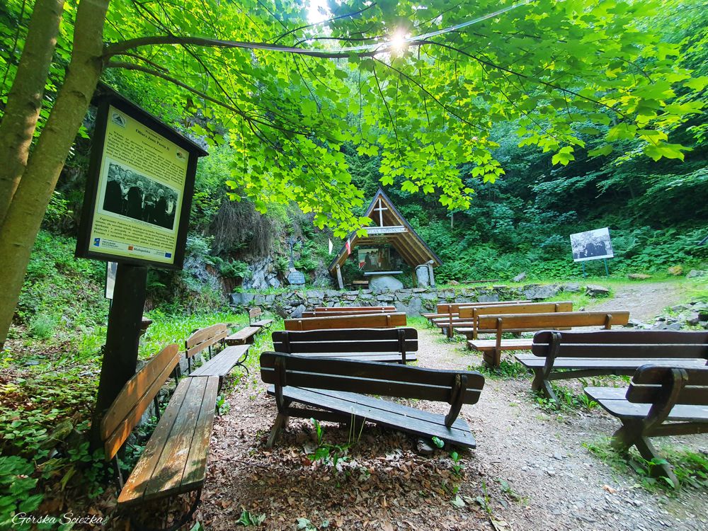 Góra Wdżar: Ołtarz papieski