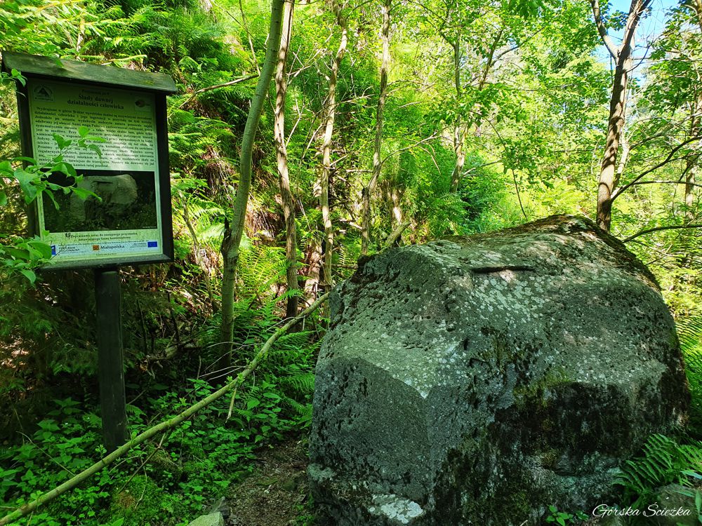 Góra Wdżar: Wyrobiska skalne