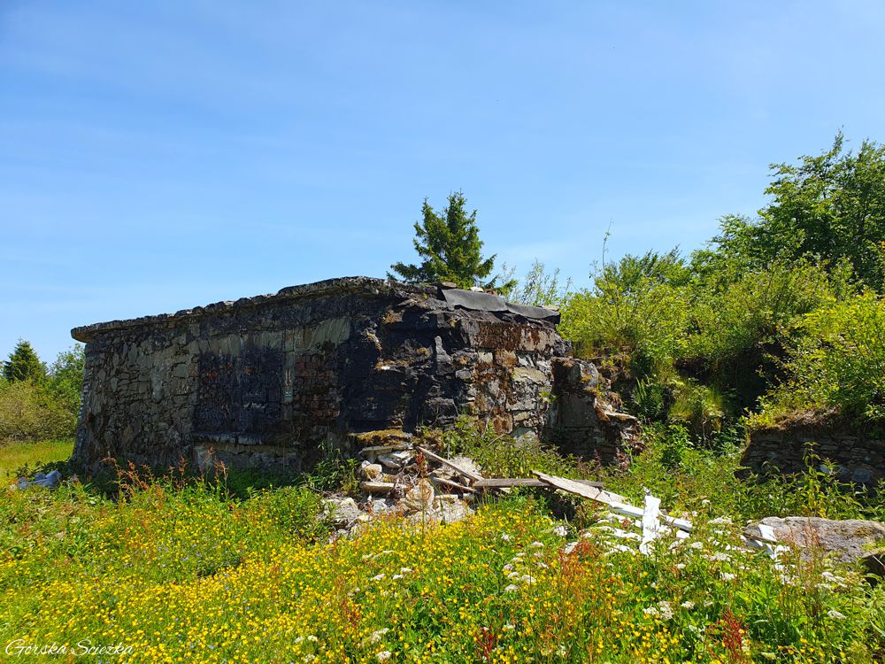 Lubań szczyt: Ruiny schroniska PTTK