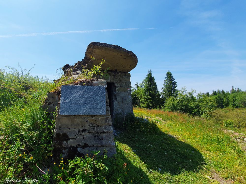 Lubań szczyt: Ruiny schroniska PTTK