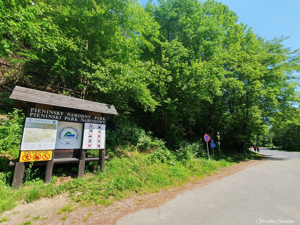 Przełęcz pod Klasztorną Górą: Początek trasy na Przełęcz pod Klasztorną Górą