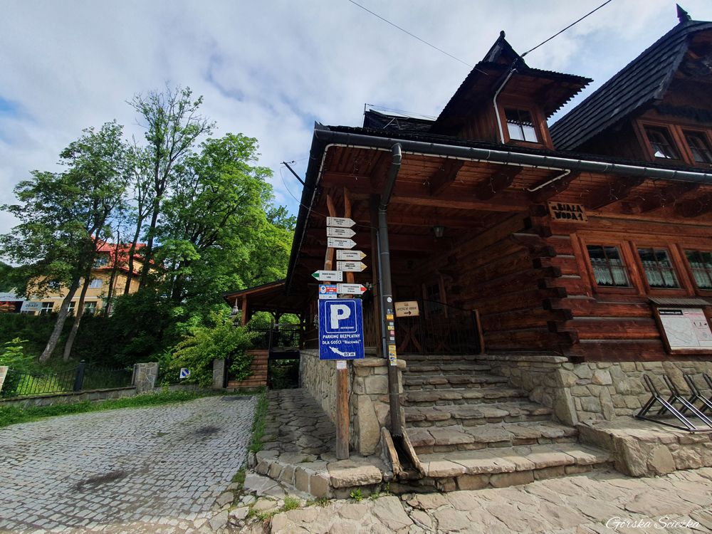 Radziejowa z Jaworek: Początek szlaku w Jaworkach