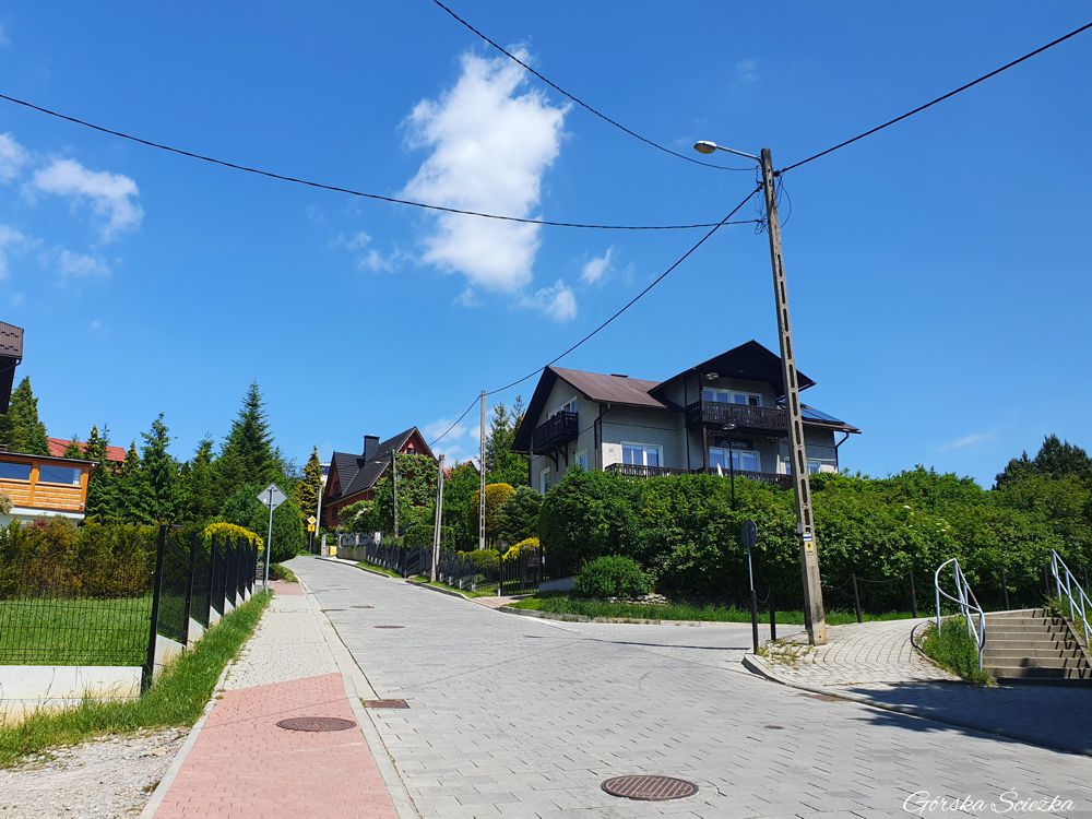 Wodospad Zaskalnik: Początek ul. św. Krzyża