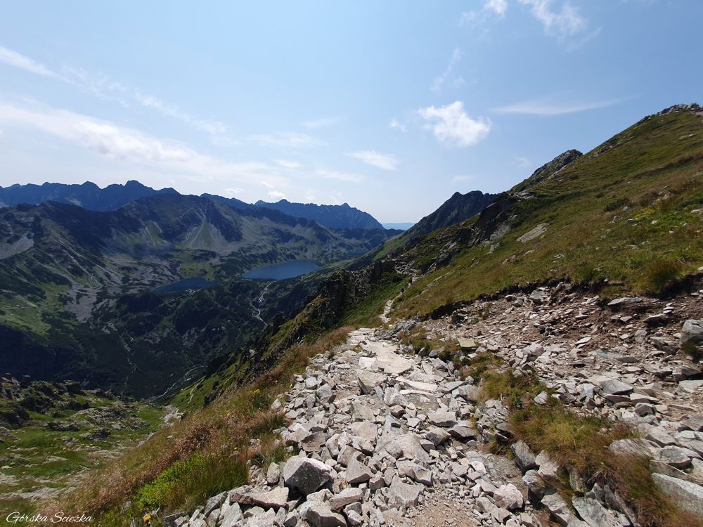 Przełęcz Krzyżne: Pod Przełęczą Krzyżne