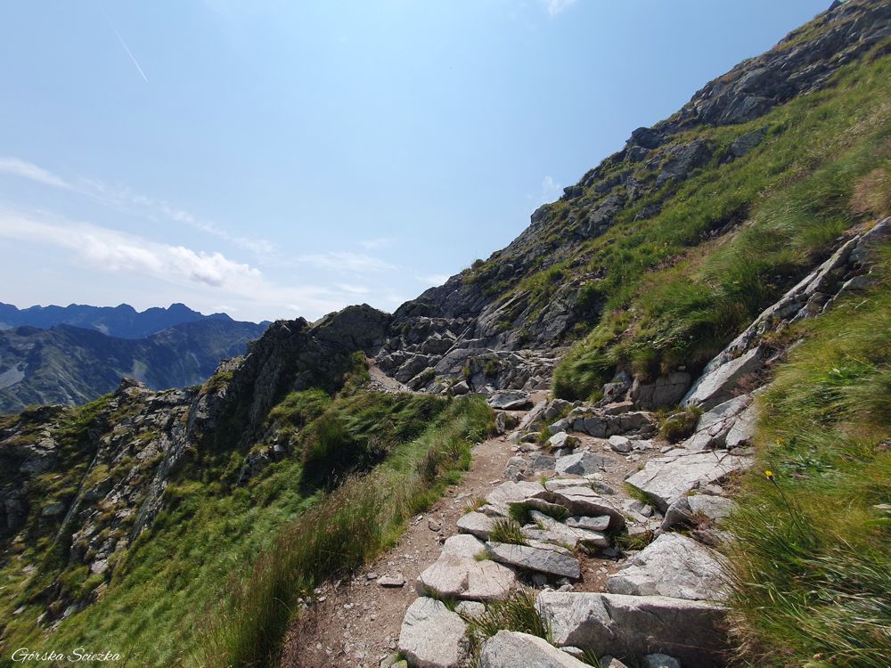 Przełęcz Krzyżne: Pierwsze metry od przełęczy