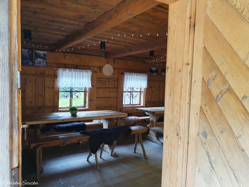 Wnętrzne bufetu na polanie