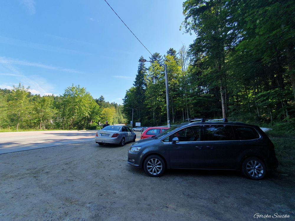 Dolina Olczyska: Parking przy szlaku