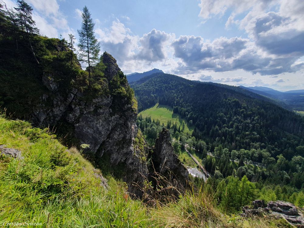 Nosal: Panorama podczas podchodzenia szlakiem zielonym