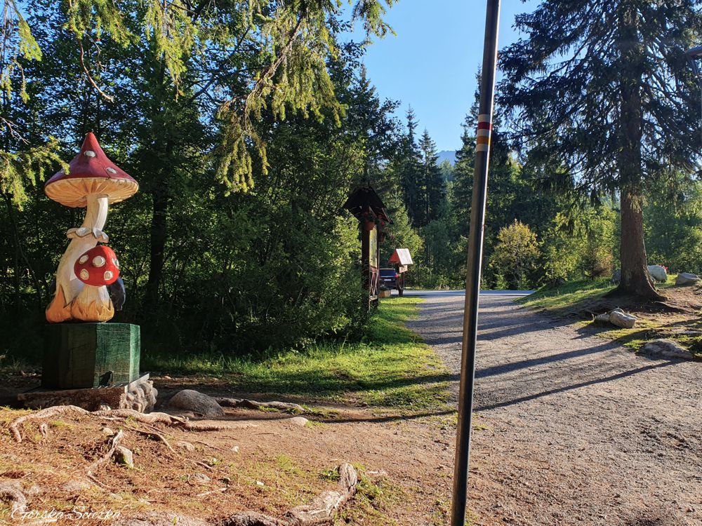 Popradzki Staw (szlak czerwony): Początek szlaku czerwonego