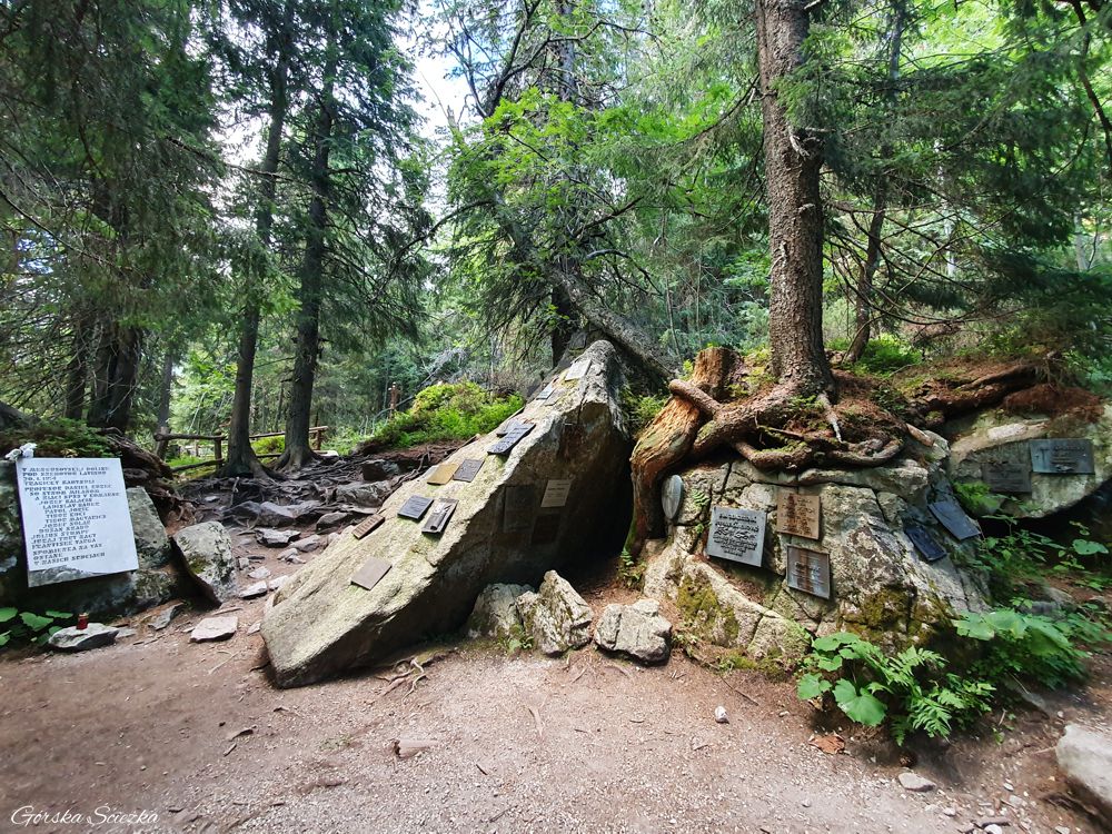 Symboliczny cmentarz