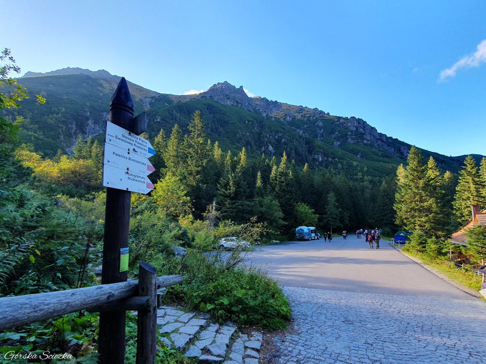 Początek szlaku czerwonego z Morskiego Oka