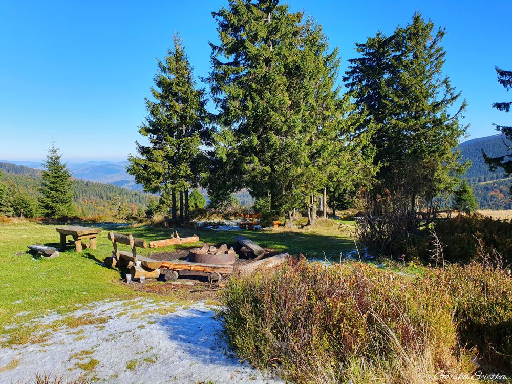 Hala Rysianka: Miejsce piknikowe przy schronisku