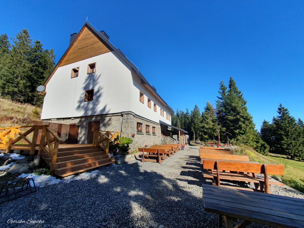 Hala Lipowska: Schronisko PTTK na Hali Lipowskiej