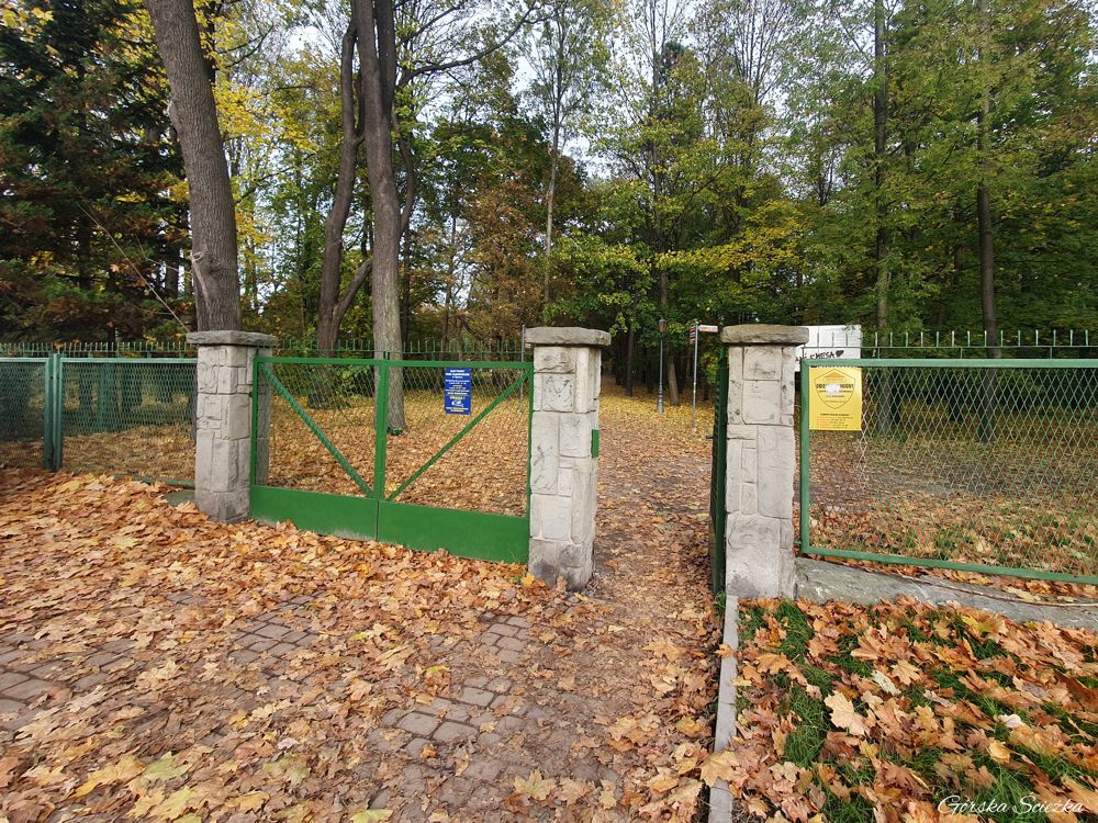 Park Zamkowy w Żywcu: Wejście od ul. Wincentego Witosa