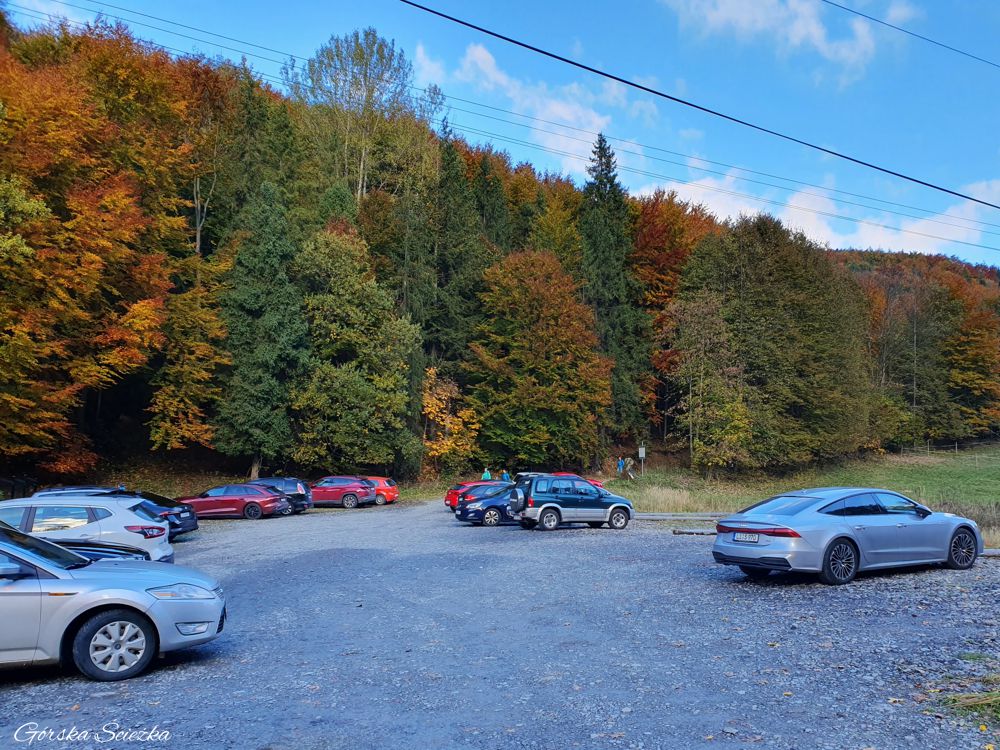 Przełęcz Przegibek: Parking na Przełęczy Przegibek