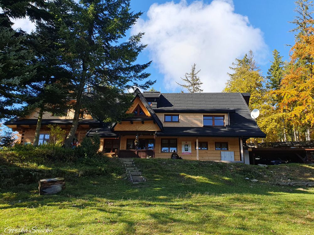 Schronisko PTTK na Przegibku od frontu