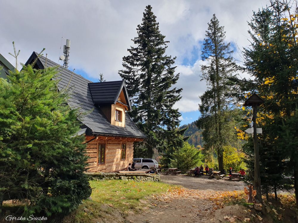 Budynek Schroniska PTTK na Przegibku