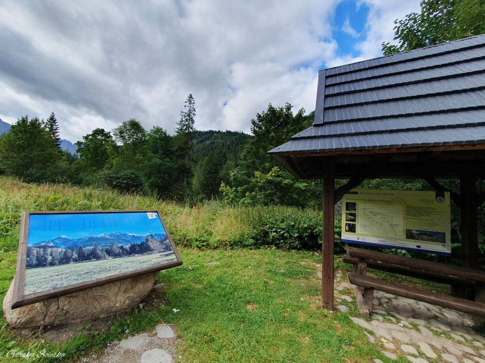 Zadaszona wiata na Polanie pod Muraniem