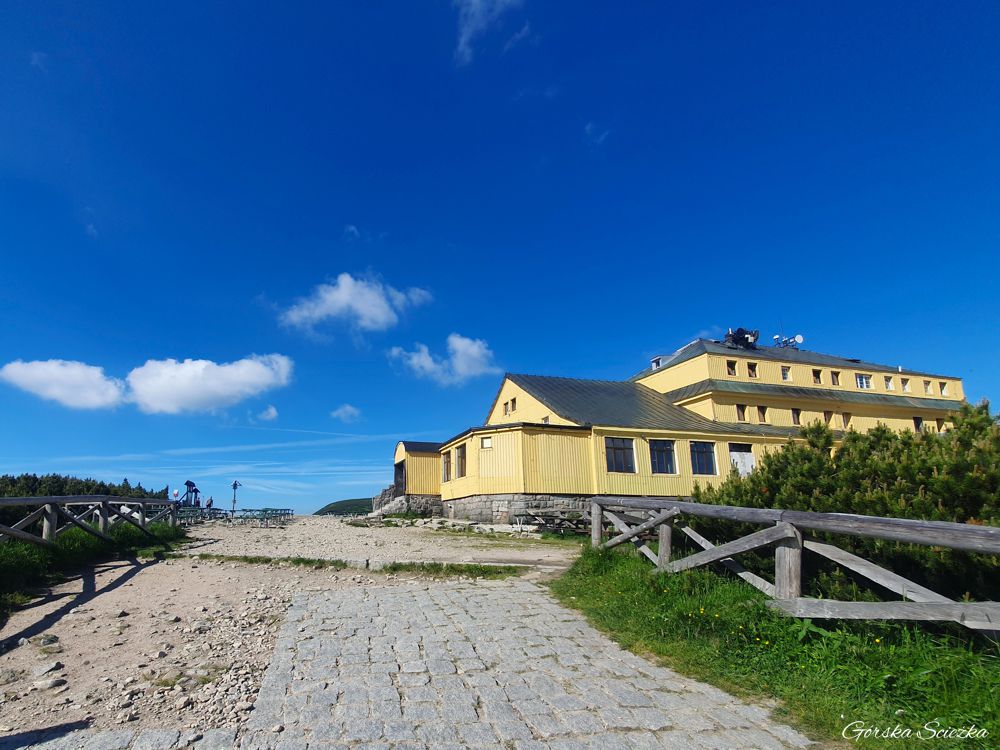 Śnieżka przez Kocioł Łomniczki: Schronisko Dom Śląski