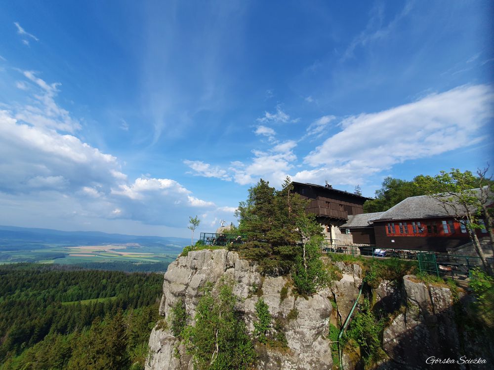 Szczeliniec Wielki: Budynek Schroniska PTTK na Szczelińcu