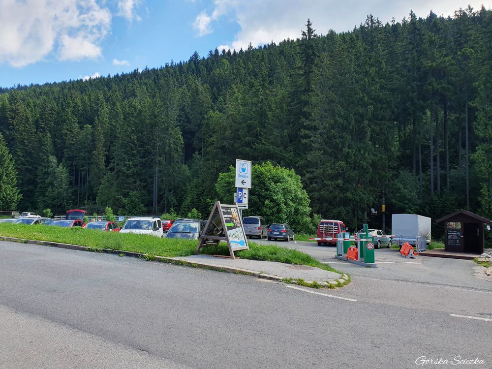 Śnieżka od czeskiej strony: Parking Pec pod Śnieżką (P3)